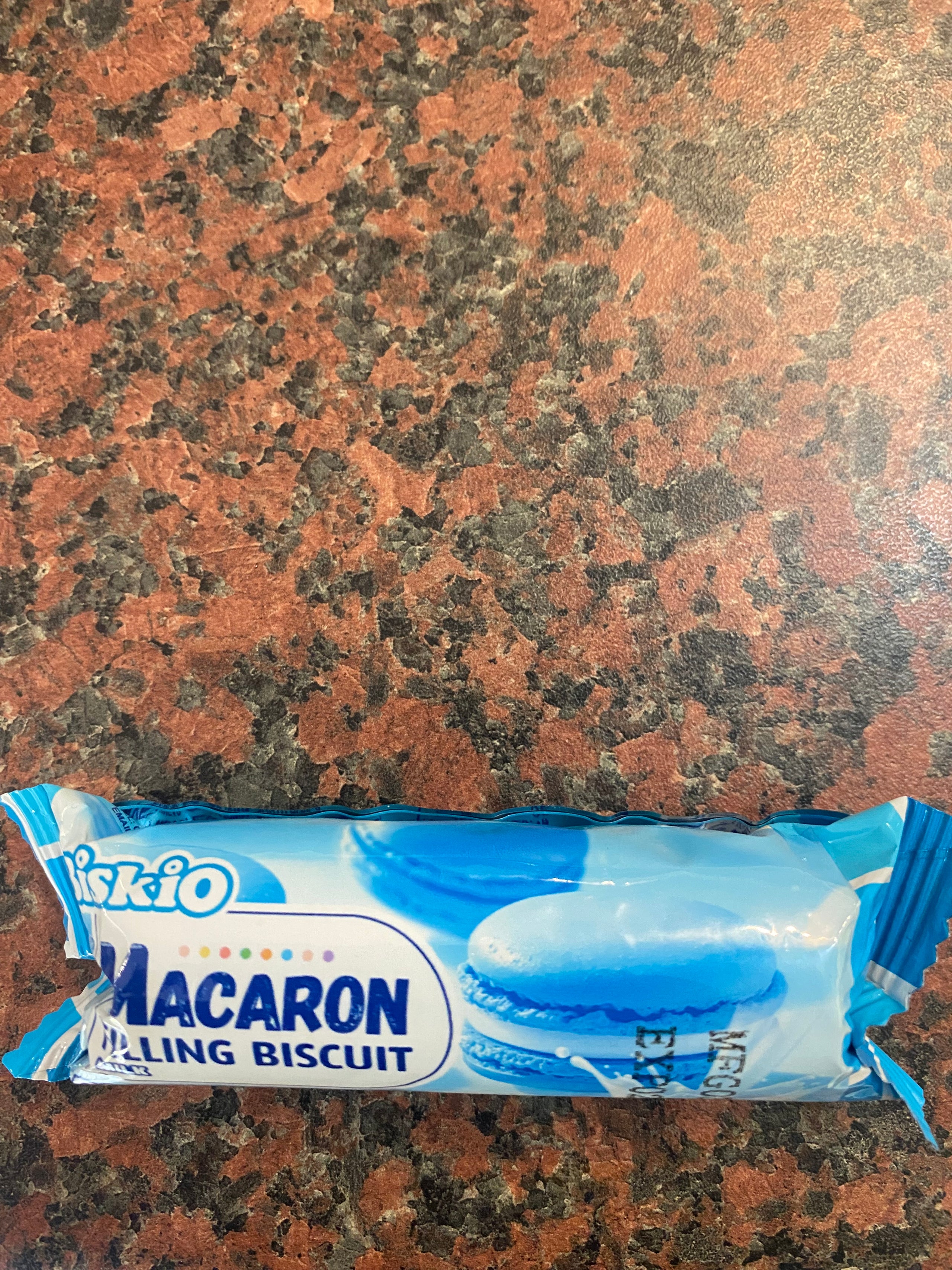 Biskio macaron biscuit milk