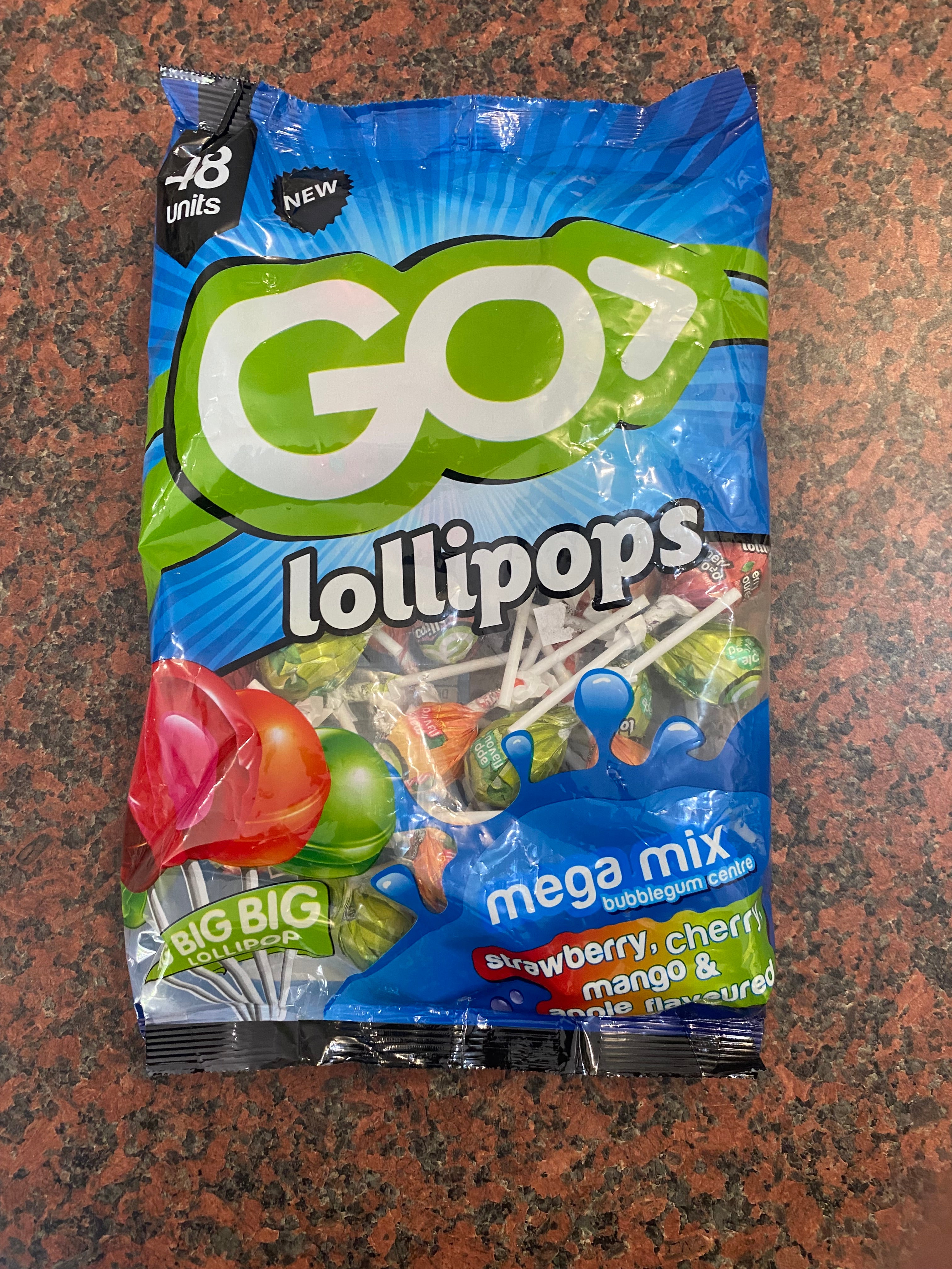 Go lollipops with bubble gum centre